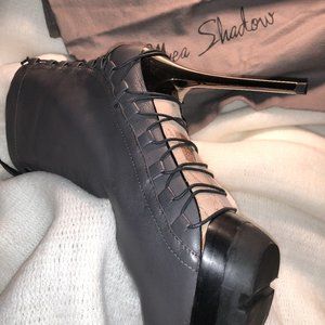 Mea Shadow Women’s Booties Femina Black Leather